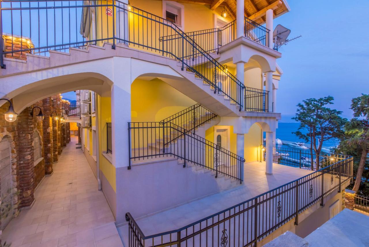 Palace Paulina Apartments Novi Vinodolski Exterior photo